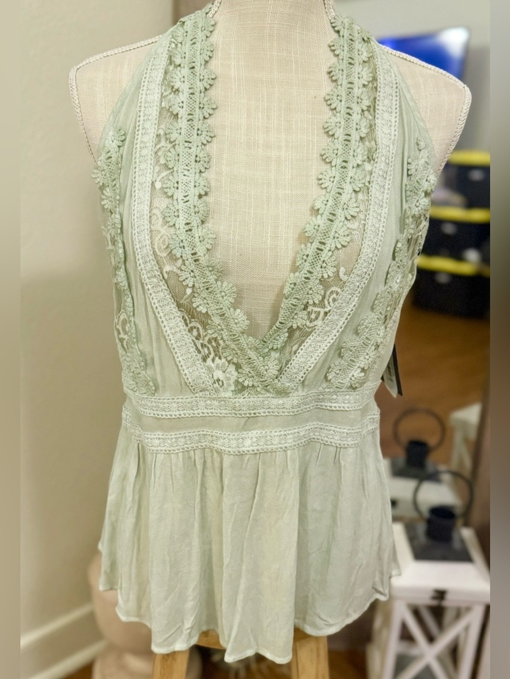 🎉🩷SALE🩷🎉🆕🌿POL: SEAFOAM Deep V Lace Baby Doll Top SMALL
